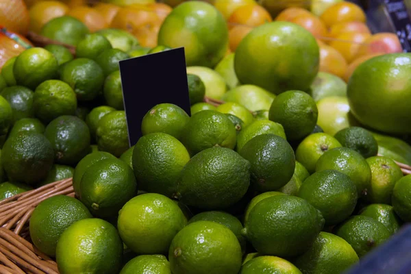 Gros Plan Limes Avec Autres Agrumes Sur Fond Magasin Supermarché — Photo