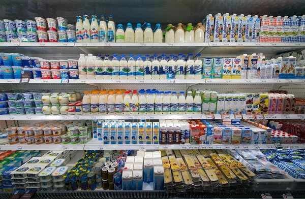 Süt mağaza raflarında görünümünü