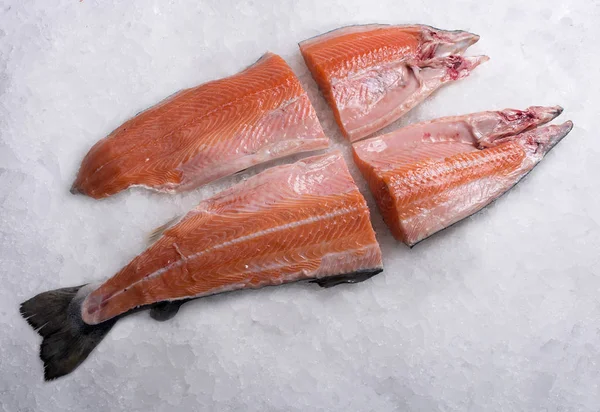 Вид Свежей Рыбы Чипсы Льдом — стоковое фото