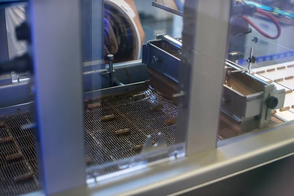 Weergave Van Vloeiende Snoepjes Chocoladefabriek Voor Candy Bars Productie — Stockfoto