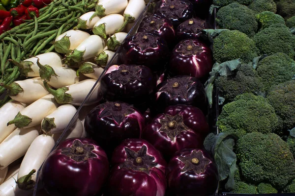 Närbild Paprika Chili Aubergine Och Gröna Bönor Vegetabiliska Institutionen Butik — Stockfoto