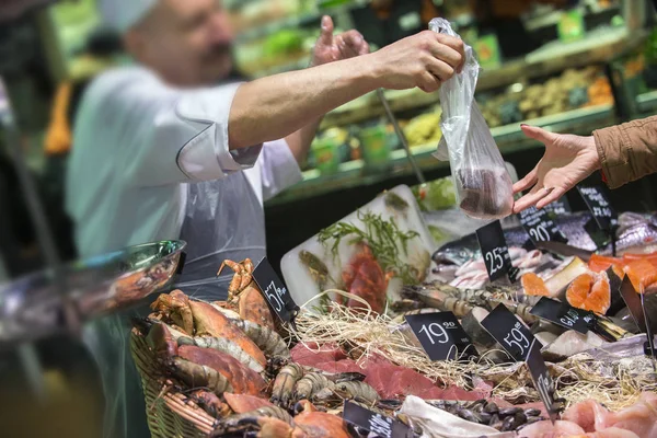 Mercado Mariscos Con Diferentes Tipos Mariscos Frescos — Foto de Stock