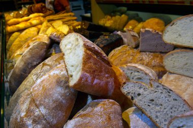 Pazar bölümünde ekmek ekmek çeşitleri