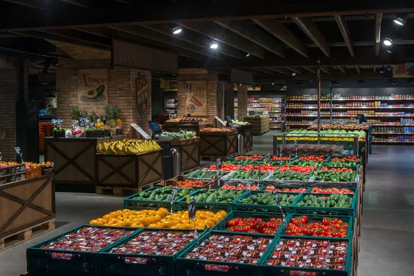 Blick Auf Riesige Gemüseabteilung Auf Dem Markt — Stockfoto