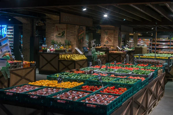 Blick Auf Riesige Gemüseabteilung Auf Dem Markt — Stockfoto