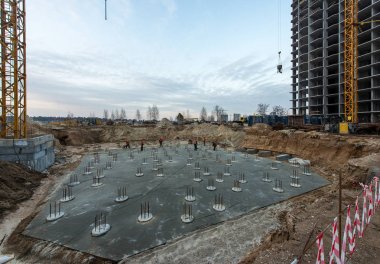 Ukrayna, Brovary 13 Kasım 2017: bir konut ev inşaatı için temel atma