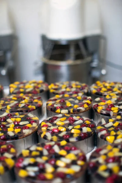 Süßwarenindustrie Prozess Herstellung Von Kuchen — Stockfoto