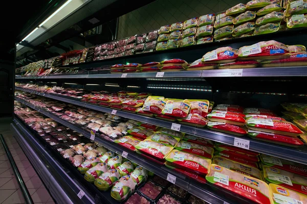 Ukrajina Prosince 2014 Čerstvé Masné Výrobky Připravené Prodeji Obchodě Silpo — Stock fotografie