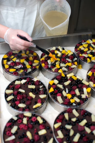 Süßwarenindustrie Prozess Herstellung Von Kuchen — Stockfoto