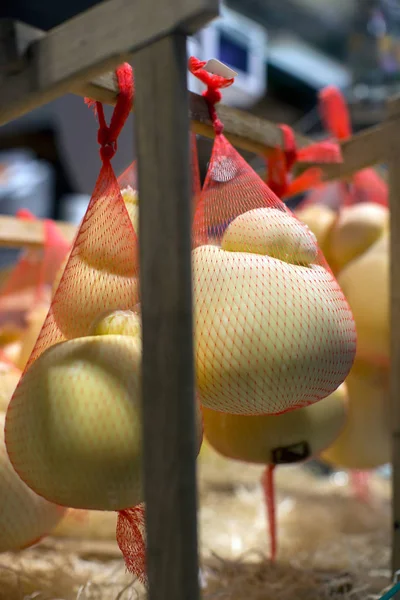 Nahaufnahme Des Verkaufs Von Cachokavallo Supermarkt — Stockfoto