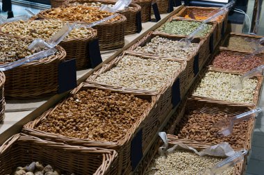 Markette doğu tatlıları satışı