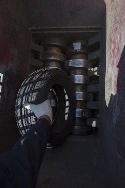 kullanılmış lastiklerin geri dönüşümü için yükleme otomobil lastiği geri dönüşüm fa