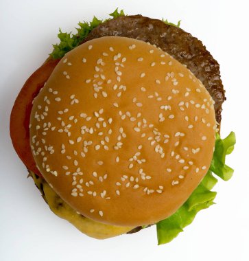 Beyaz bir arka planda tek tek hamburger çekimleri.