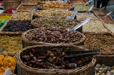 Markette doğu tatlıları satışı