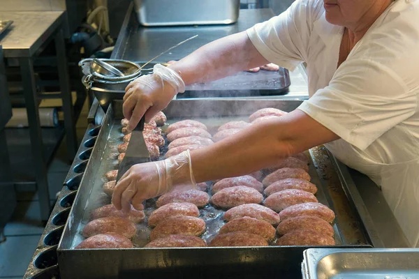 The work of the chef, the production of meat cutlets — Stock Photo, Image