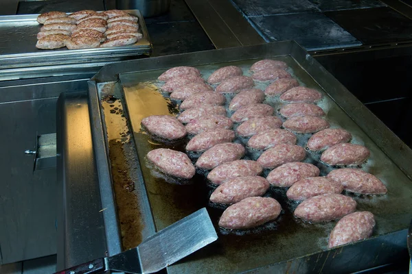 Kochworkshop für die Produktion von Lebensmitteln, Produktion von Fleisch — Stockfoto