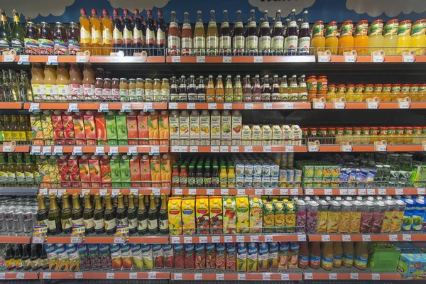 14 de novembro de 2014, departamento de vendas de suco do supermercado Silpo s — Fotografia de Stock