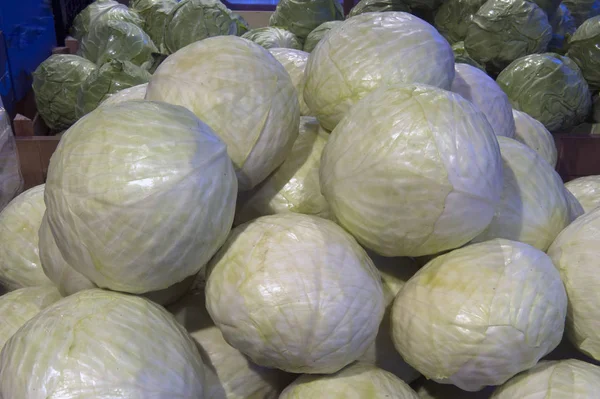 Sale of white cabbage in the vegetable department, on the grocer — ストック写真