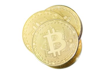 Beyaz zemin üzerinde üç altın Bitcoins