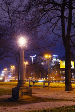Slovenya 'nın Ljubljana kentindeki Tivoli parkından şehir merkezine ait gece manzarası