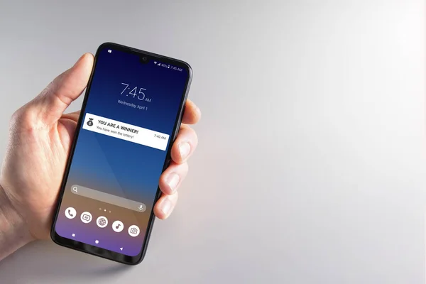 Mužská Ruka Drží Smartphone Oznámením Výherce Loterie Dubna Podvod Dubnové — Stock fotografie