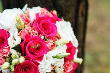 Nikah yüzüklü gelin buketi