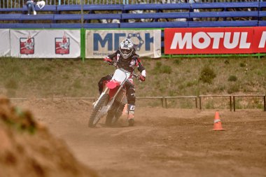 Moskova 'daki Teknik Spor Stadyumu' nda motokros antrenmanı