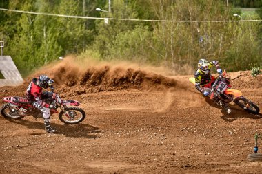 Moskova 'daki Teknik Spor Stadyumu' nda motokros antrenmanı