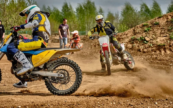 Szkolenie motocyklowe w Moskwie na Technicznym Stadionie Sportowym — Zdjęcie stockowe