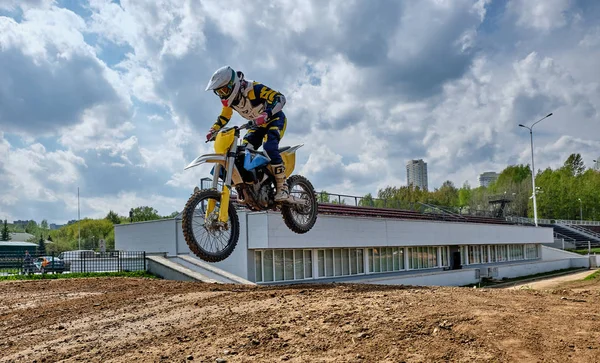 Treinamento de motocross em Moscou no Estádio Técnico de Esportes — Fotografia de Stock