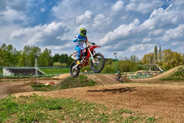 Motocross képzés Moszkvában a Műszaki Sportstadionban — Stock Fotó