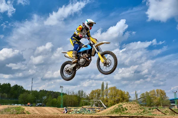 Motocross training in Moscow at the Technical Sports Stadium — Stock Photo, Image