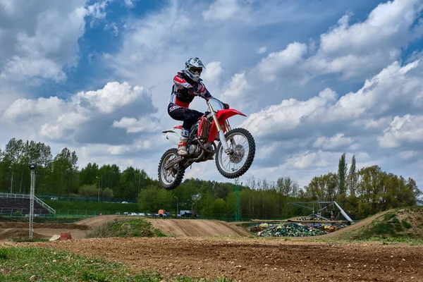 Motocross utbildning i Moskva på Technical Sports Stadium — Stockfoto