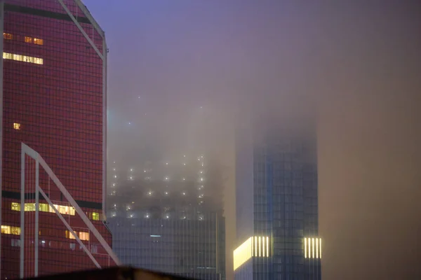 Buildings of the Moscow City office complex at night in the fog — Stock Photo, Image