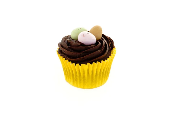 Cioccolato Easter Cupcake decorato con uova di Pasqua — Foto Stock