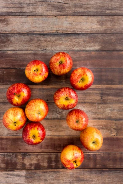 Whole Red Apples on Brown Wood Background — Stock Photo, Image