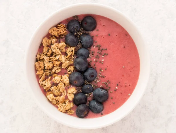 Homemade Berry Smoothie with Granola and Blueberries — Stock Photo, Image