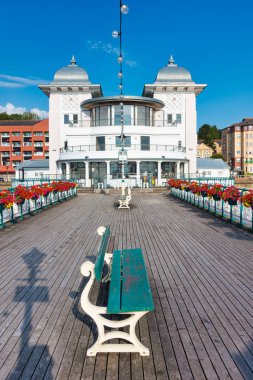 Hükümet, Penarth Rıhtımı ve Yazın Çiçekli Pavyon 'a sahipti