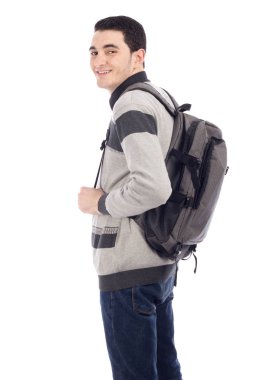 Genç adam gülümsüyor 