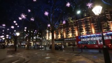 Noel ışıkları ekran, Sloane Square, Londra 