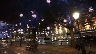 Noel ışıkları ekran, Sloane Square, Londra 