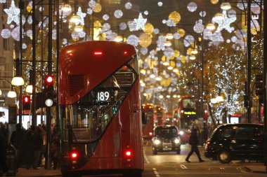 Noel Londra Oxford Street üzerindeki ekran ışıkları