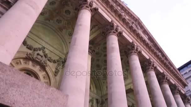 Vista noturna da Royal Stock Exchange, fachada luxuosa do shopping Center, Arquiteturas da Cidade de Londres — Vídeo de Stock