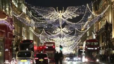 Noel Londra Regent Caddesi üzerinde ekran ışıkları