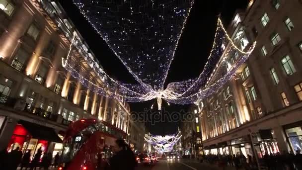 クリスマスはロンドンのリージェント ・ ストリートの表示を点灯 — ストック動画