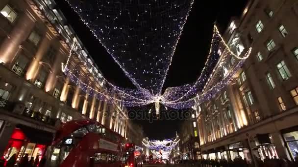 クリスマスはロンドンのリージェント ・ ストリートの表示を点灯 — ストック動画