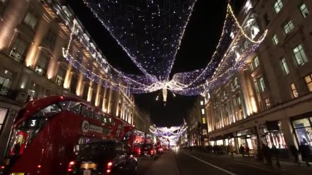 Exibição de luzes de Natal na Regent Street em Londres — Vídeo de Stock