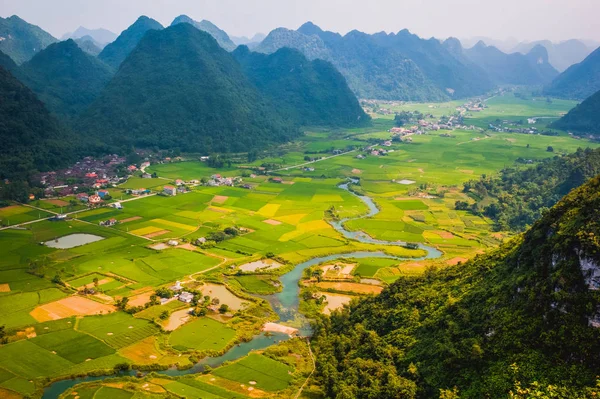 Vietnam'da manzara