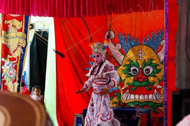 Nha Trang, Vietnam 31 Temmuz 2015: birçok Vietnamca opera Cau Ngu Festivali (iyi balıkçılık hasat için dua bir Festivali) de geleneksel bir tür gösterisinde şapka Boi (ya da şapka Bo), millet, 3 gün ve gece festival yer alır.