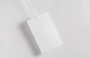 Giysi etiketi etiket boş beyaz mockup